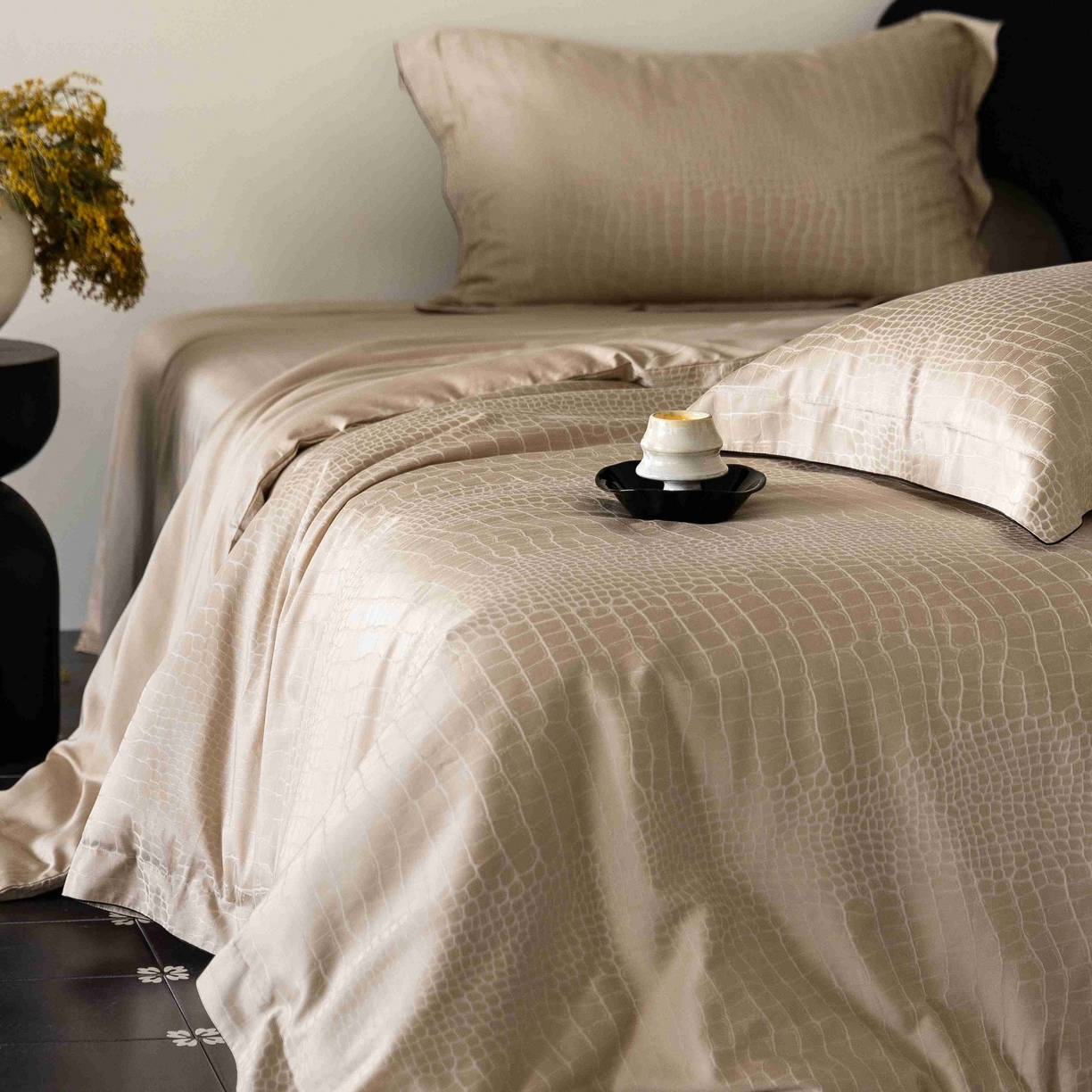 91家纺网 家纺一手货源 找家纺 涞澳家纺 2025新款60支天丝棉提花四件套 波曼-驼