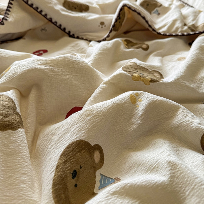 91家纺网 家纺一手货源 找家纺 星巴k家纺 2025新款春夏云感双层纱A类母婴级三角针夏被贝壳边夏凉被贝壳绣【可提供买家秀】 贝壳绣-樱桃小熊