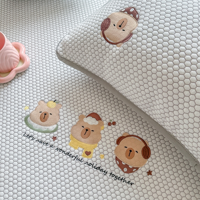 91家纺网 家纺一手货源 找家纺 千朵 2025新款冰豆豆绣花凉席 卡宝