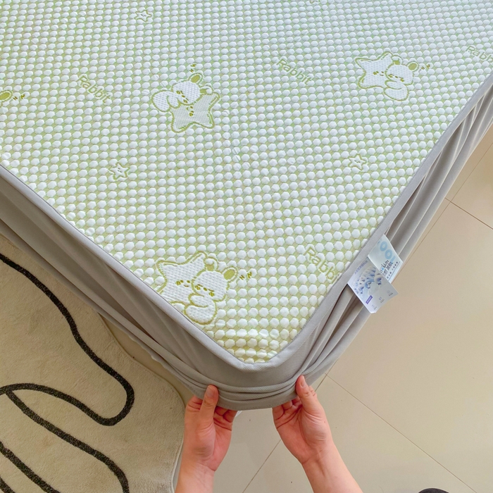 91家纺网 家纺一手货源 找家纺 千朵 2025新款凉感PE冰豆豆提花床笠款凉席 星星兔绿