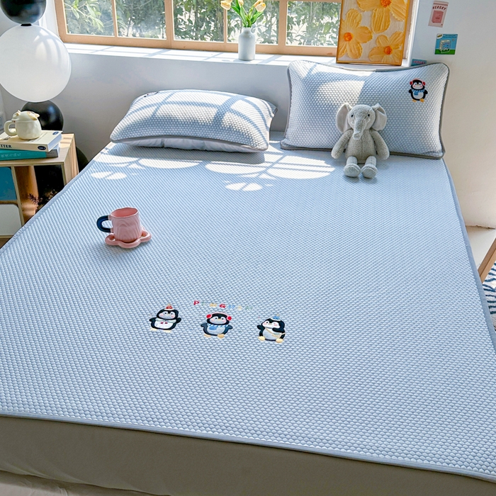 91家纺网 家纺一手货源 找家纺 千朵 2025新款冰豆豆绣花凉席 企鹅