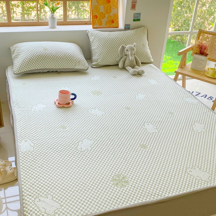 91家纺网 家纺一手货源 找家纺 千朵 2025新款凉感PE冰豆豆提花床笠款凉席 雪花熊绿