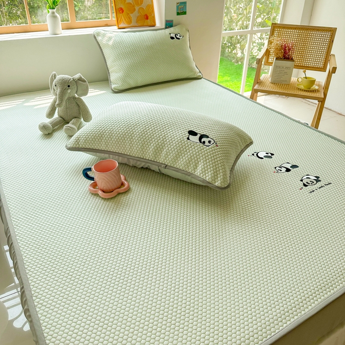 91家纺网 家纺一手货源 找家纺 千朵 2025新款冰豆豆绣花凉席 熊猫