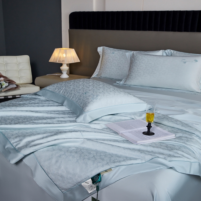 91家纺网 家纺一手货源 找家纺 佳汐蓝家纺 2025新款60支高密提花夏被夏凉被空调被四件套-御玫瑰提花夏被系列 御玫瑰-冰蓝