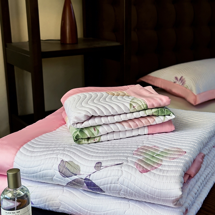 91家纺网 家纺一手货源 找家纺 南通朵美纺织品有限公司 2025【DM】60支兰精天丝软席三件套 清新百合