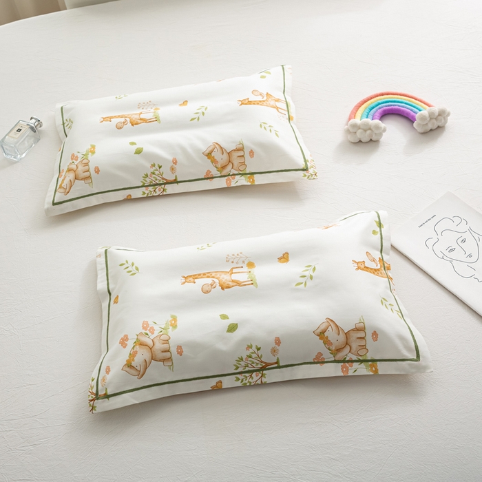 91家纺网 家纺一手货源 找家纺 萌番宝 2025春夏新款60支长绒棉全棉儿童卡通枕套工艺学生A类枕套单枕套 鹿与象