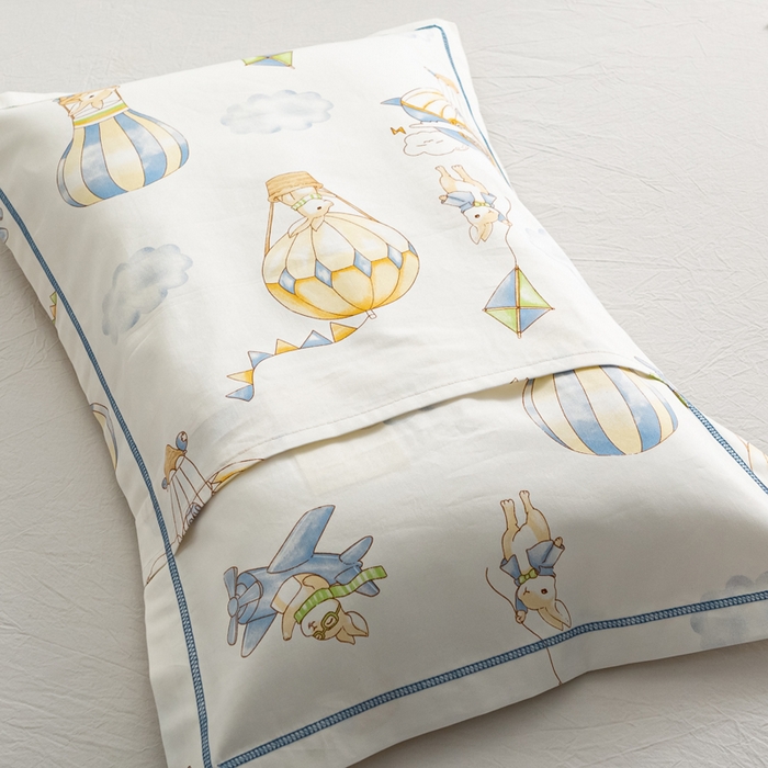 91家纺网 家纺一手货源 找家纺 萌番宝 2025春夏新款60支长绒棉全棉儿童卡通枕套工艺学生A类枕套单枕套 城堡气球