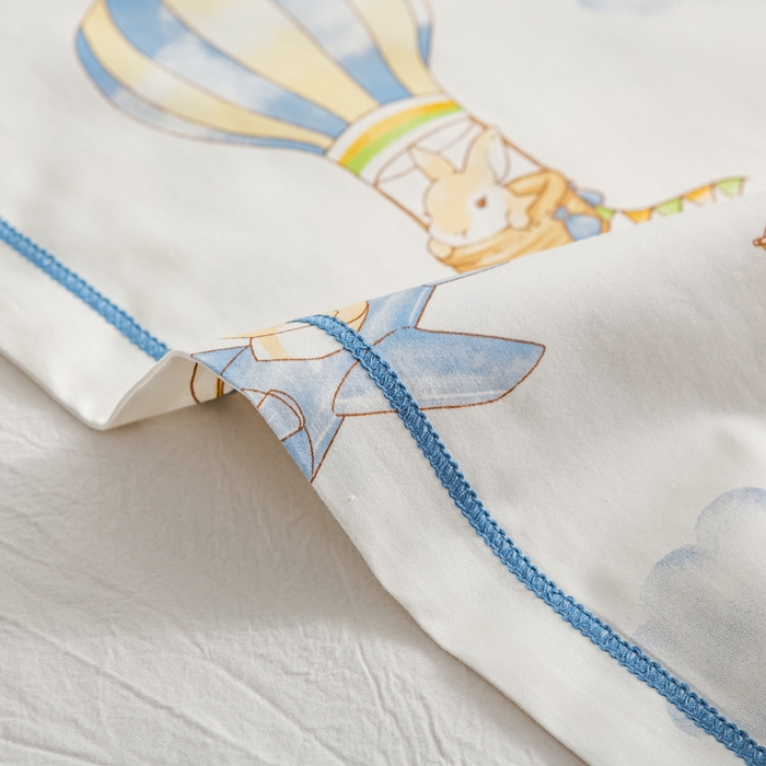 91家纺网 家纺一手货源 找家纺 萌番宝 2025春夏新款60支长绒棉全棉儿童卡通枕套工艺学生A类枕套单枕套 城堡气球