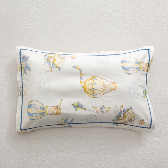 91家纺网 家纺一手货源 找家纺 萌番宝 2025春夏新款60支长绒棉全棉儿童卡通枕套工艺学生A类枕套单枕套 城堡气球