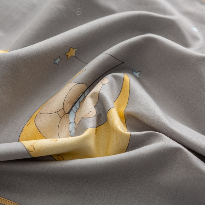 91家纺网 家纺一手货源 找家纺 萌番宝 2025春夏新款60支长绒棉全棉儿童卡通枕套工艺学生A类枕套单枕套 月亮小熊