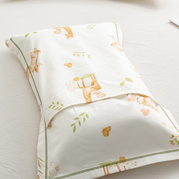 91家纺网 家纺一手货源 找家纺 萌番宝 2025春夏新款60支长绒棉全棉儿童卡通枕套工艺学生A类枕套单枕套 鹿与象