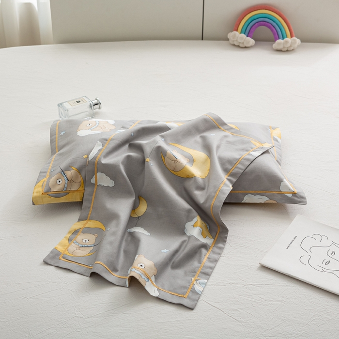 91家纺网 家纺一手货源 找家纺 萌番宝 2025春夏新款60支长绒棉全棉儿童卡通枕套工艺学生A类枕套单枕套 月亮小熊