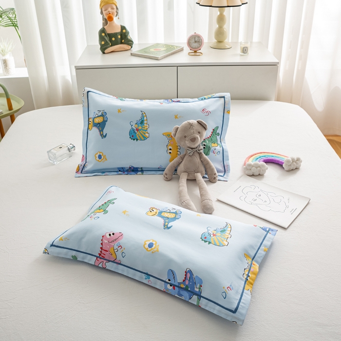 91家纺网 家纺一手货源 找家纺 萌番宝 2025春夏新款60支长绒棉全棉儿童卡通枕套工艺学生A类枕套单枕套 涂鸦龙