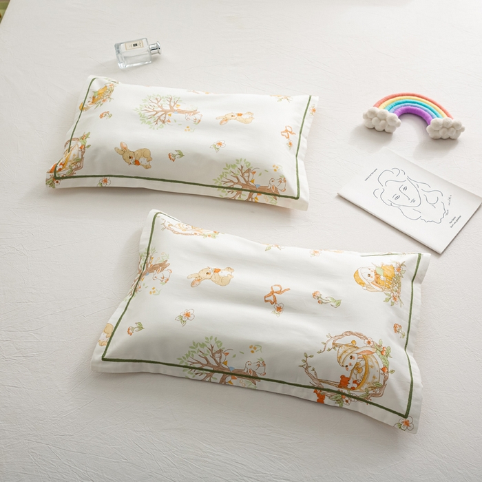91家纺网 家纺一手货源 找家纺 萌番宝 2025春夏新款60支长绒棉全棉儿童卡通枕套工艺学生A类枕套单枕套 摇篮兔