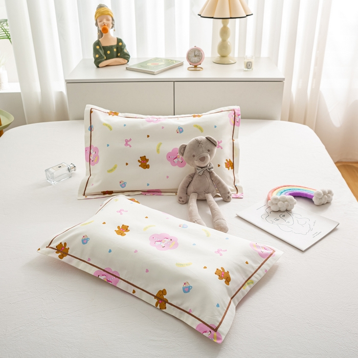 91家纺网 家纺一手货源 找家纺 萌番宝 2025春夏新款60支长绒棉全棉儿童卡通枕套工艺学生A类枕套单枕套 梦幻城