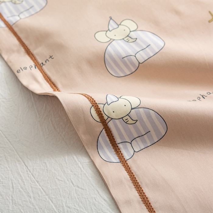 91家纺网 家纺一手货源 找家纺 萌番宝 2025春夏新款60支长绒棉全棉儿童卡通枕套工艺学生A类枕套单枕套 星空象