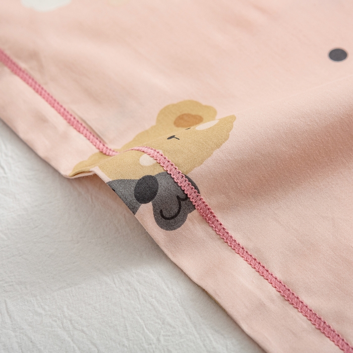 91家纺网 家纺一手货源 找家纺 萌番宝 2025春夏新款60支长绒棉全棉儿童卡通枕套工艺学生A类枕套单枕套 粉の熊