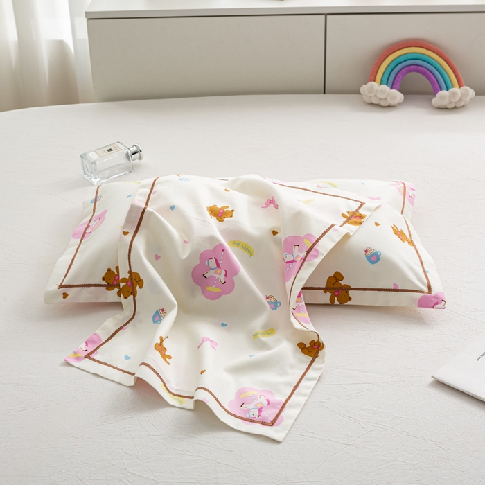 91家纺网 家纺一手货源 找家纺 萌番宝 2025春夏新款60支长绒棉全棉儿童卡通枕套工艺学生A类枕套单枕套 梦幻城