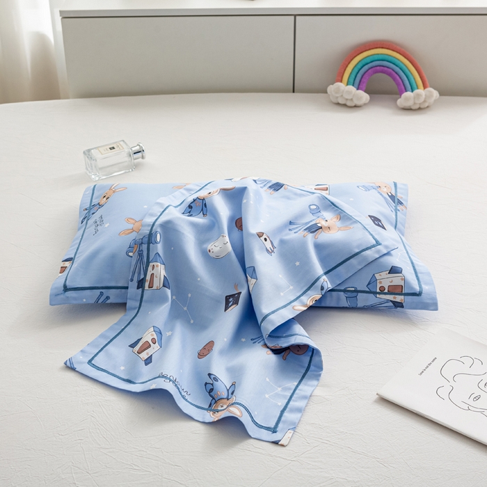 91家纺网 家纺一手货源 找家纺 萌番宝 2025春夏新款60支长绒棉全棉儿童卡通枕套工艺学生A类枕套单枕套 太空兔