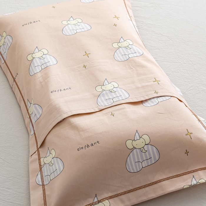 91家纺网 家纺一手货源 找家纺 萌番宝 2025春夏新款60支长绒棉全棉儿童卡通枕套工艺学生A类枕套单枕套 星空象