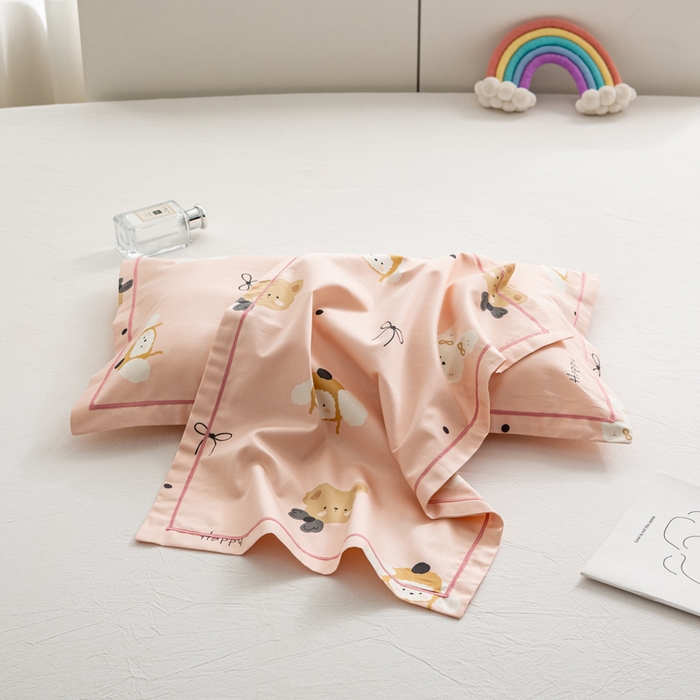 91家纺网 家纺一手货源 找家纺 萌番宝 2025春夏新款60支长绒棉全棉儿童卡通枕套工艺学生A类枕套单枕套 粉の熊