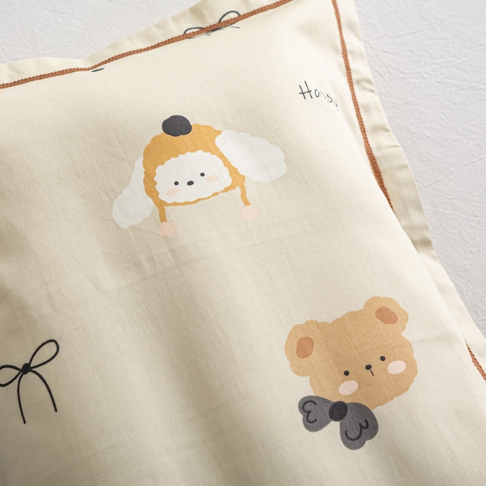 91家纺网 家纺一手货源 找家纺 萌番宝 2025春夏新款60支长绒棉全棉儿童卡通枕套工艺学生A类枕套单枕套 咖の熊