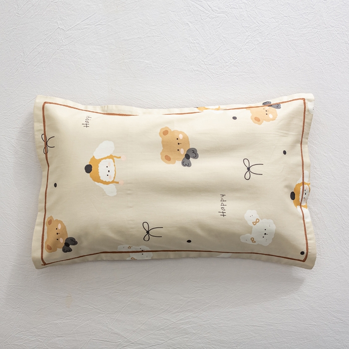 91家纺网 家纺一手货源 找家纺 萌番宝 2025春夏新款60支长绒棉全棉儿童卡通枕套工艺学生A类枕套单枕套 咖の熊