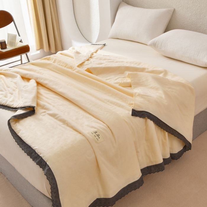 91家纺网 家纺一手货源 找家纺 金艾草 2025新款纯棉纱布棉花单夏被夏凉被空调被 奶油黄（花边款）