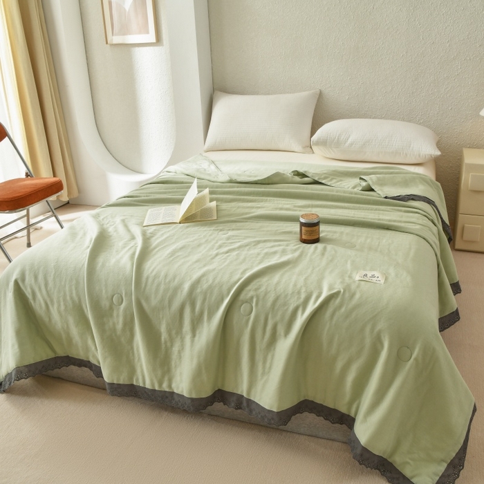 91家纺网 家纺一手货源 找家纺 金艾草 2025新款纯棉纱布棉花单夏被夏凉被空调被 草绿（花边款）