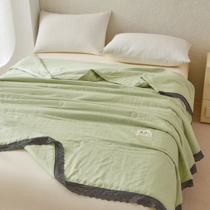 91家纺网 家纺一手货源 找家纺 金艾草 2025新款纯棉纱布棉花单夏被夏凉被空调被 草绿（花边款）