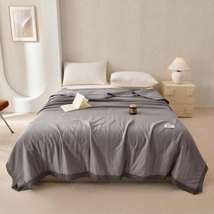 91家纺网 家纺一手货源 找家纺 金艾草 2025新款纯棉纱布棉花单夏被夏凉被空调被 灰色（花边款）