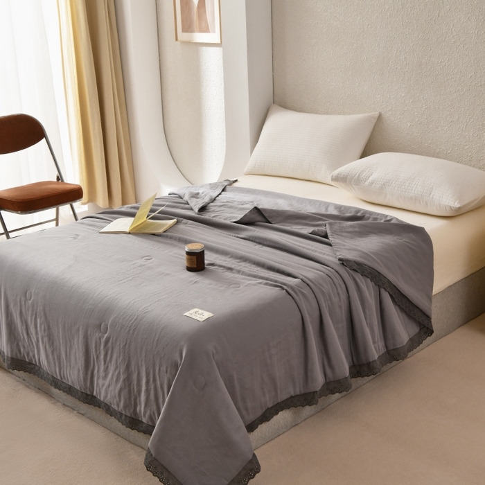 91家纺网 家纺一手货源 找家纺 金艾草 2025新款纯棉纱布棉花单夏被夏凉被空调被 灰色（花边款）