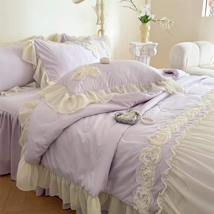 91家纺网 家纺一手货源 找家纺 富盛家纺 2025新款水洗亲肤棉盘花特种刺绣夏被夏凉被空调被床裙款四件套 甜蜜蜜-紫