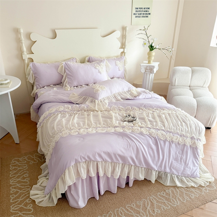 91家纺网 家纺一手货源 找家纺 富盛家纺 2025新款水洗亲肤棉盘花特种刺绣夏被夏凉被空调被床裙款四件套 甜蜜蜜-紫