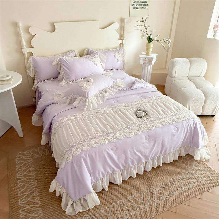 91家纺网 家纺一手货源 找家纺 富盛家纺 2025新款水洗亲肤棉盘花特种刺绣夏被夏凉被空调被床裙款四件套 甜蜜蜜-紫