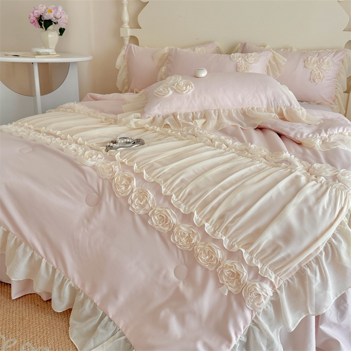 91家纺网 家纺一手货源 找家纺 （总）富盛家纺 2025新款水洗亲肤棉盘花特种刺绣夏被夏凉被空调被床裙款四件套