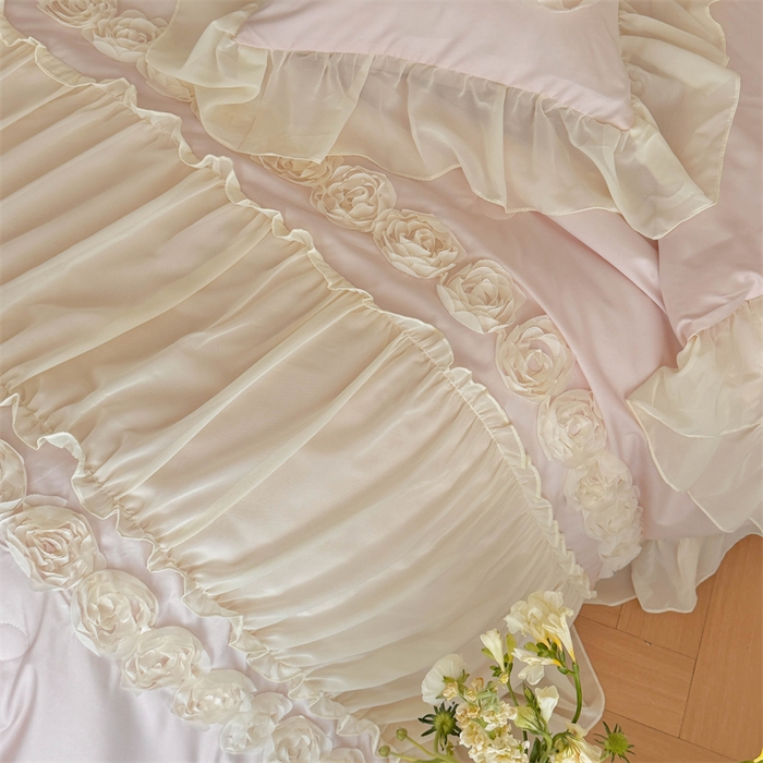 91家纺网 家纺一手货源 找家纺 （总）富盛家纺 2025新款水洗亲肤棉盘花特种刺绣夏被夏凉被空调被床裙款四件套