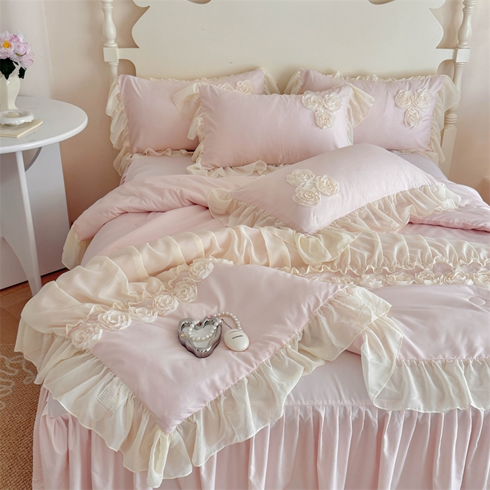 91家纺网 家纺一手货源 找家纺 （总）富盛家纺 2025新款水洗亲肤棉盘花特种刺绣夏被夏凉被空调被床裙款四件套