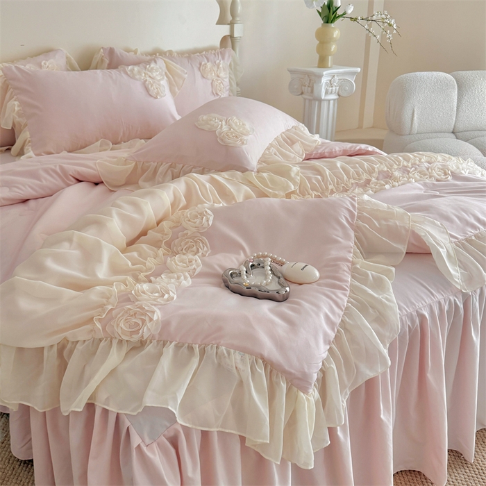 91家纺网 家纺一手货源 找家纺 （总）富盛家纺 2025新款水洗亲肤棉盘花特种刺绣夏被夏凉被空调被床裙款四件套