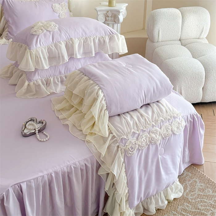 91家纺网 家纺一手货源 找家纺 富盛家纺 2025新款水洗亲肤棉盘花特种刺绣夏被夏凉被空调被床裙款四件套 甜蜜蜜-紫