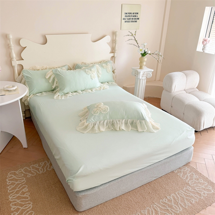 91家纺网 家纺一手货源 找家纺 富盛家纺 2025新款水洗亲肤棉盘花特种刺绣夏被夏凉被空调被床裙款四件套 甜蜜蜜-绿