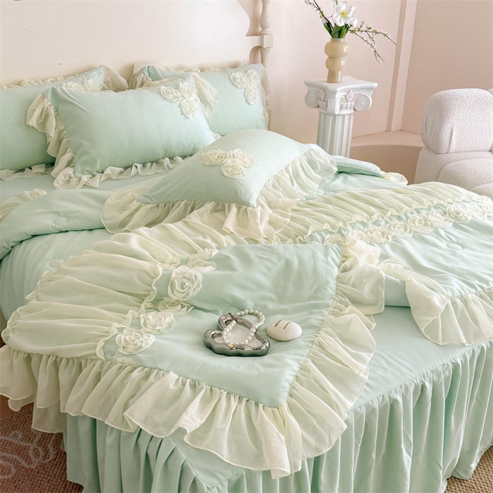 91家纺网 家纺一手货源 找家纺 富盛家纺 2025新款水洗亲肤棉盘花特种刺绣夏被夏凉被空调被床裙款四件套 甜蜜蜜-绿