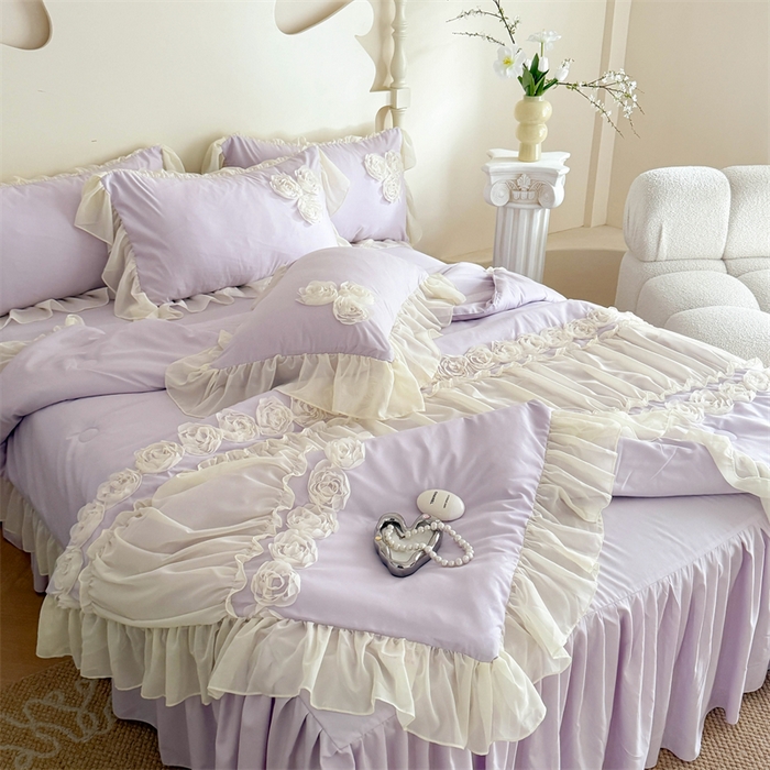 91家纺网 家纺一手货源 找家纺 富盛家纺 2025新款水洗亲肤棉盘花特种刺绣夏被夏凉被空调被床裙款四件套 甜蜜蜜-紫