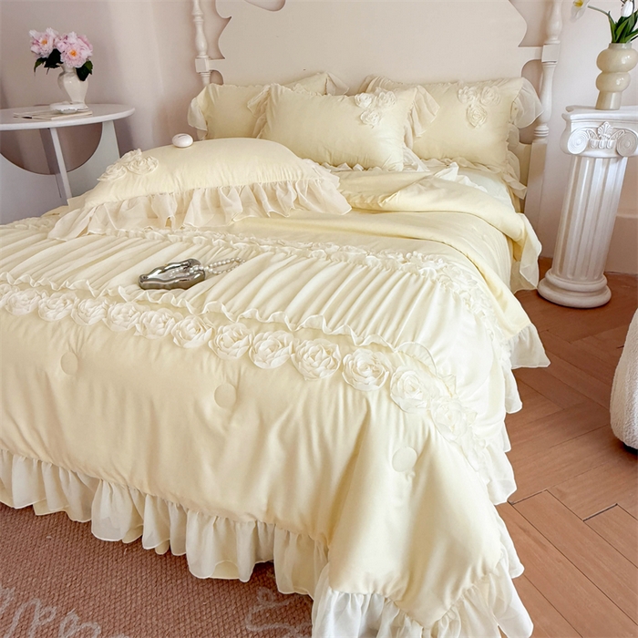 91家纺网 家纺一手货源 找家纺 富盛家纺 2025新款水洗亲肤棉盘花特种刺绣夏被夏凉被空调被床裙款四件套 甜蜜蜜-黄