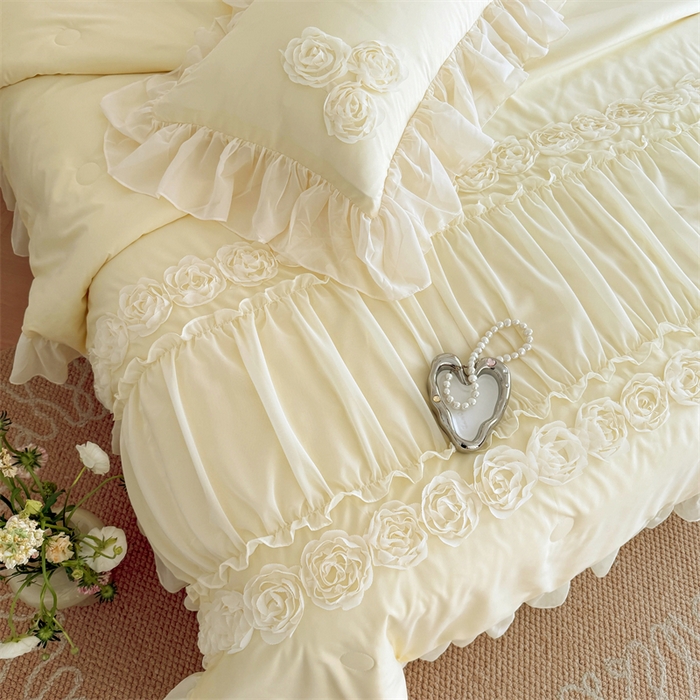 91家纺网 家纺一手货源 找家纺 富盛家纺 2025新款水洗亲肤棉盘花特种刺绣夏被夏凉被空调被床裙款四件套 甜蜜蜜-黄