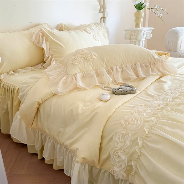 91家纺网 家纺一手货源 找家纺 富盛家纺 2025新款水洗亲肤棉盘花特种刺绣夏被夏凉被空调被床裙款四件套 甜蜜蜜-黄