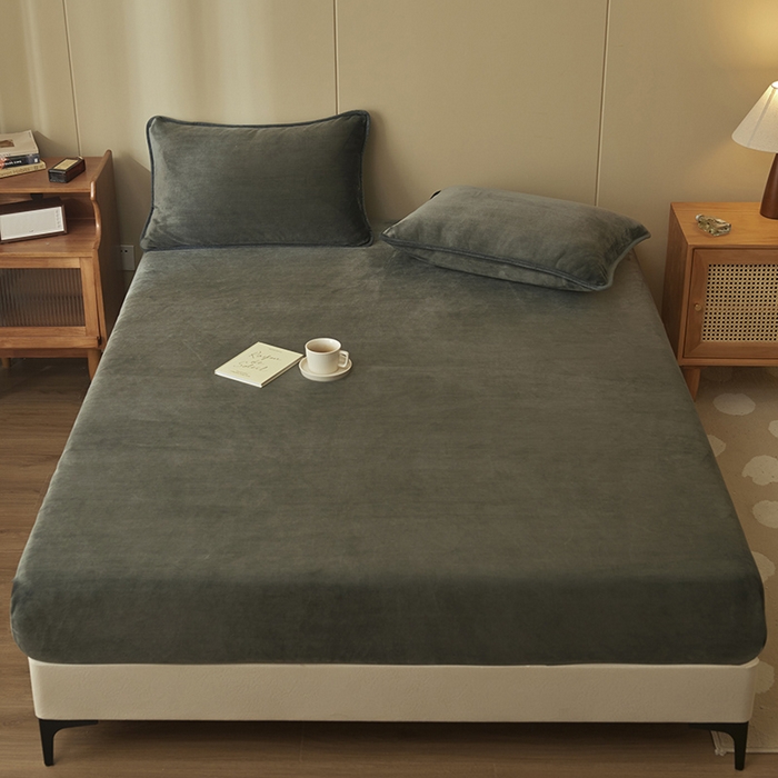 91家纺网 家纺一手货源 找家纺 （总）耐思家纺 2023新款牛奶绒单面床笠  床笠 三件套