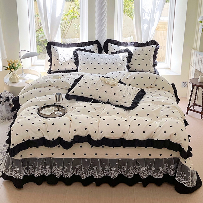 91家纺网 家纺一手货源 找家纺 （总）雨彤家纺 2025年新款赫本风云朵水洗棉夹棉双层花边床盖四件套