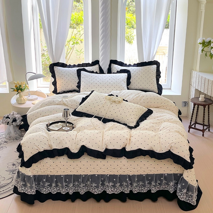 91家纺网 家纺一手货源 找家纺 雨彤家纺 2025年新款赫本风云朵水洗棉夹棉双层花边床盖四件套 小波点-赫本风