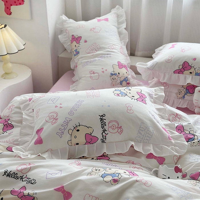 91家纺网 家纺一手货源 找家纺 玉元坊 2025新款凯蒂猫全棉库洛米纯棉床裙公主风花边被套四件套三件套（第三批）-花边款 花边款-凯蒂小熊